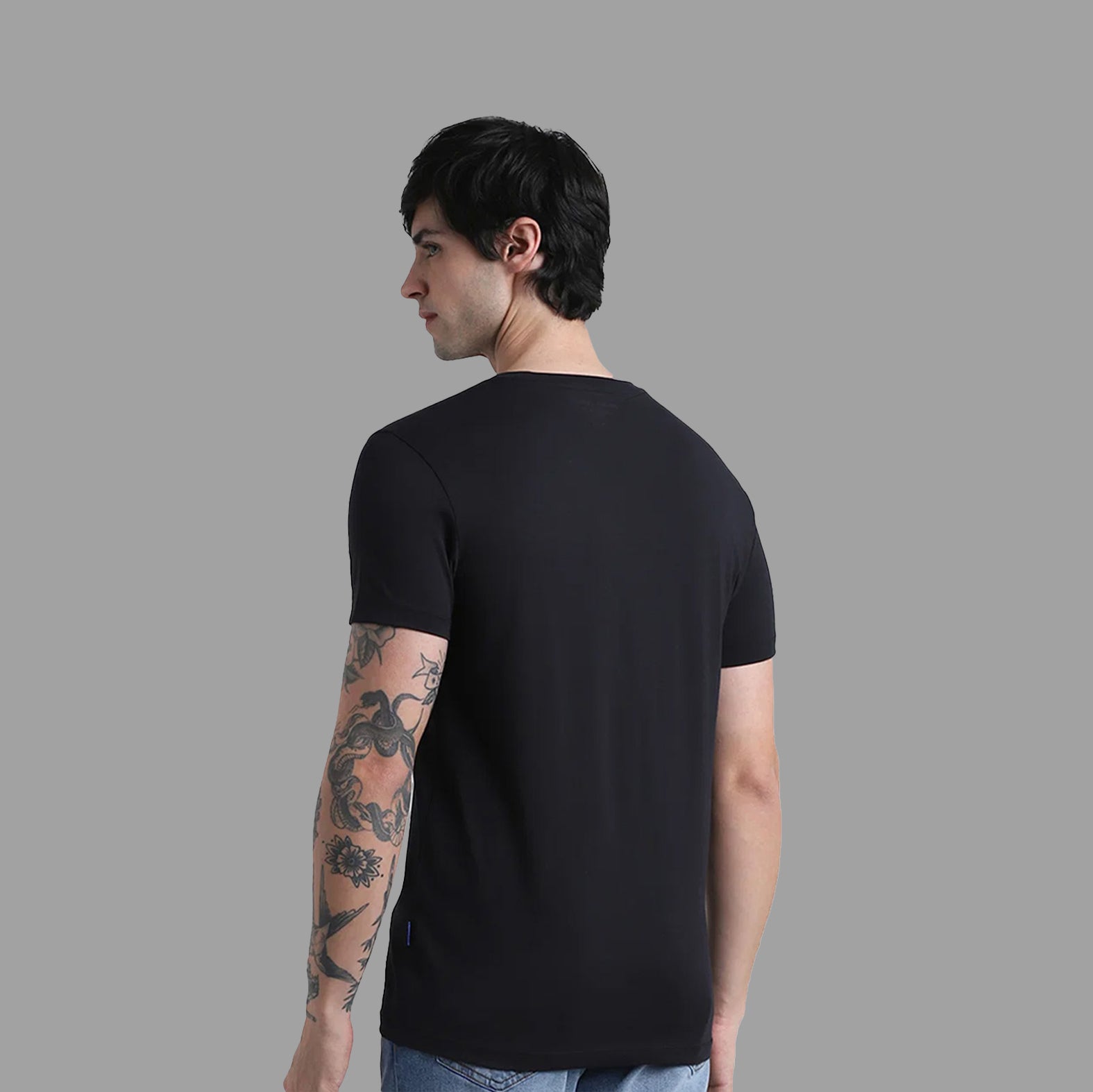 Delhivery Premium Round Neck Black Tshirt (Jack & Jones)